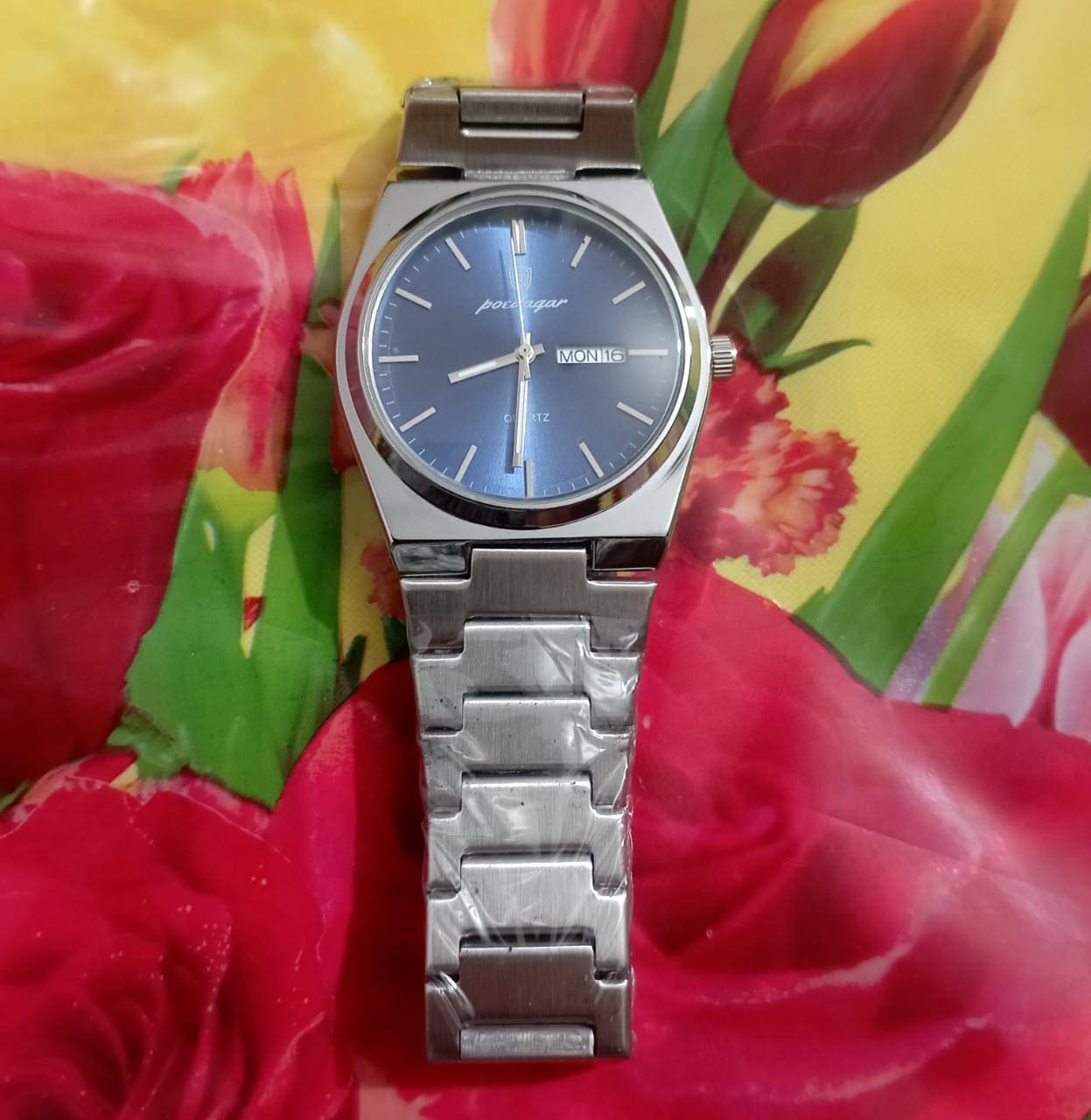 POEDAGAR 930 Luxury Luminous Men's Quartz Watch with Stainless Steel Band & Butterfly Lock