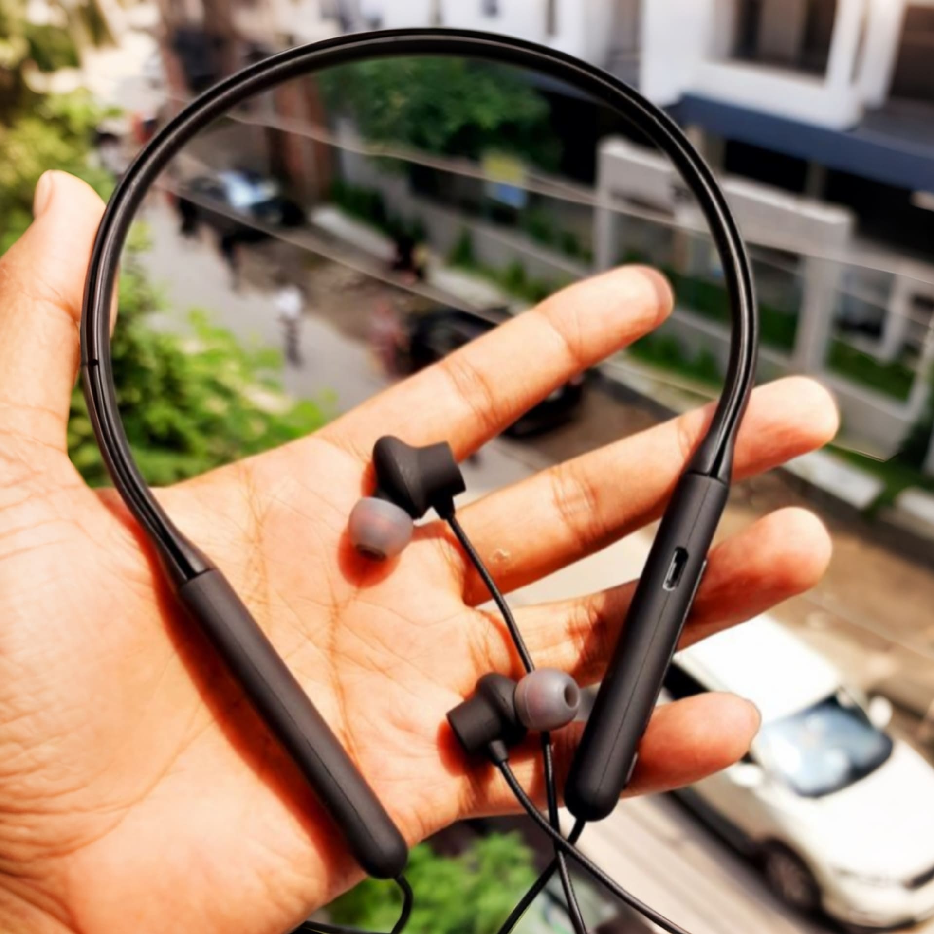 Recrsi Neckband Headphone NY26 with 18 Hours Playback Time