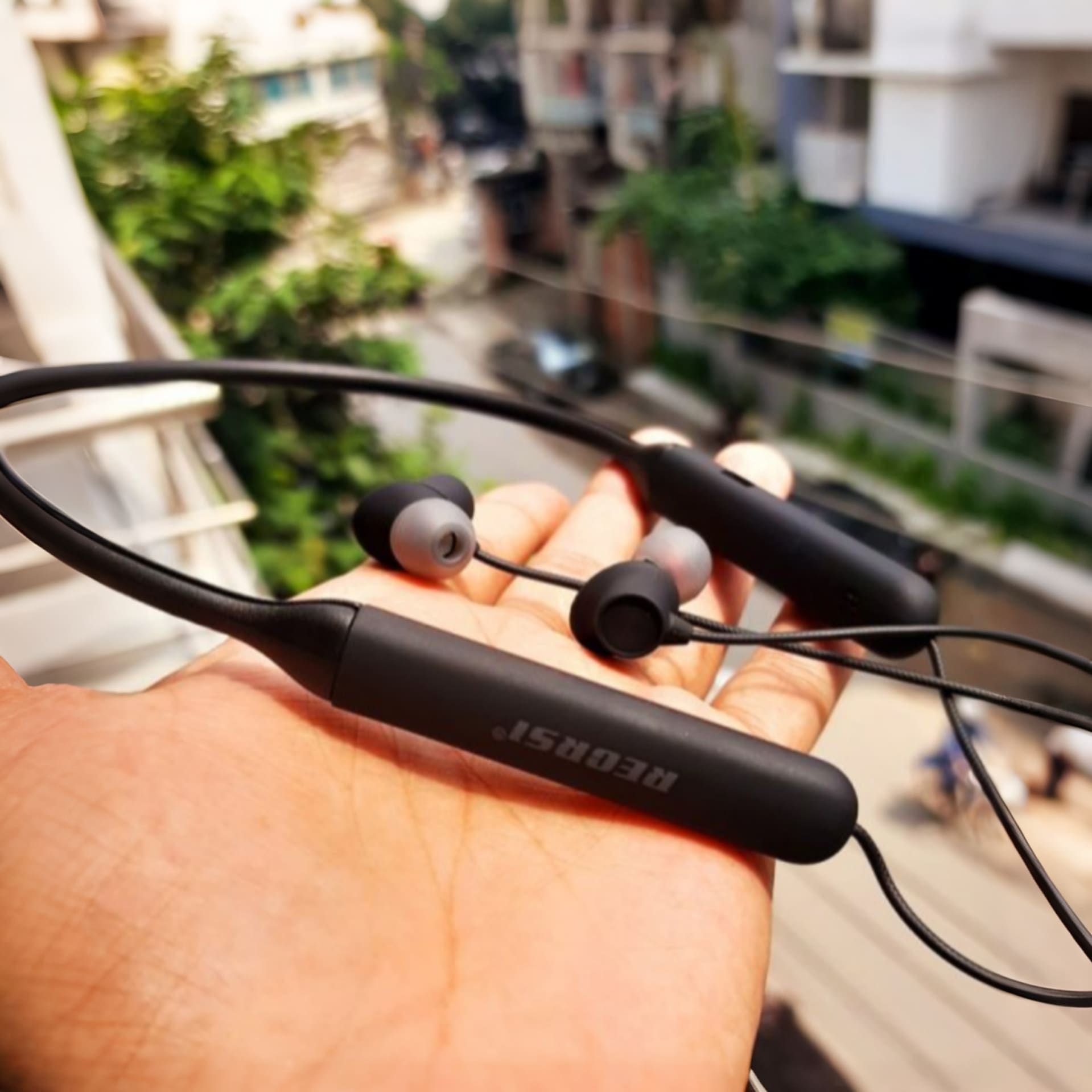 Recrsi Neckband Headphone NY26 with 18 Hours Playback Time
