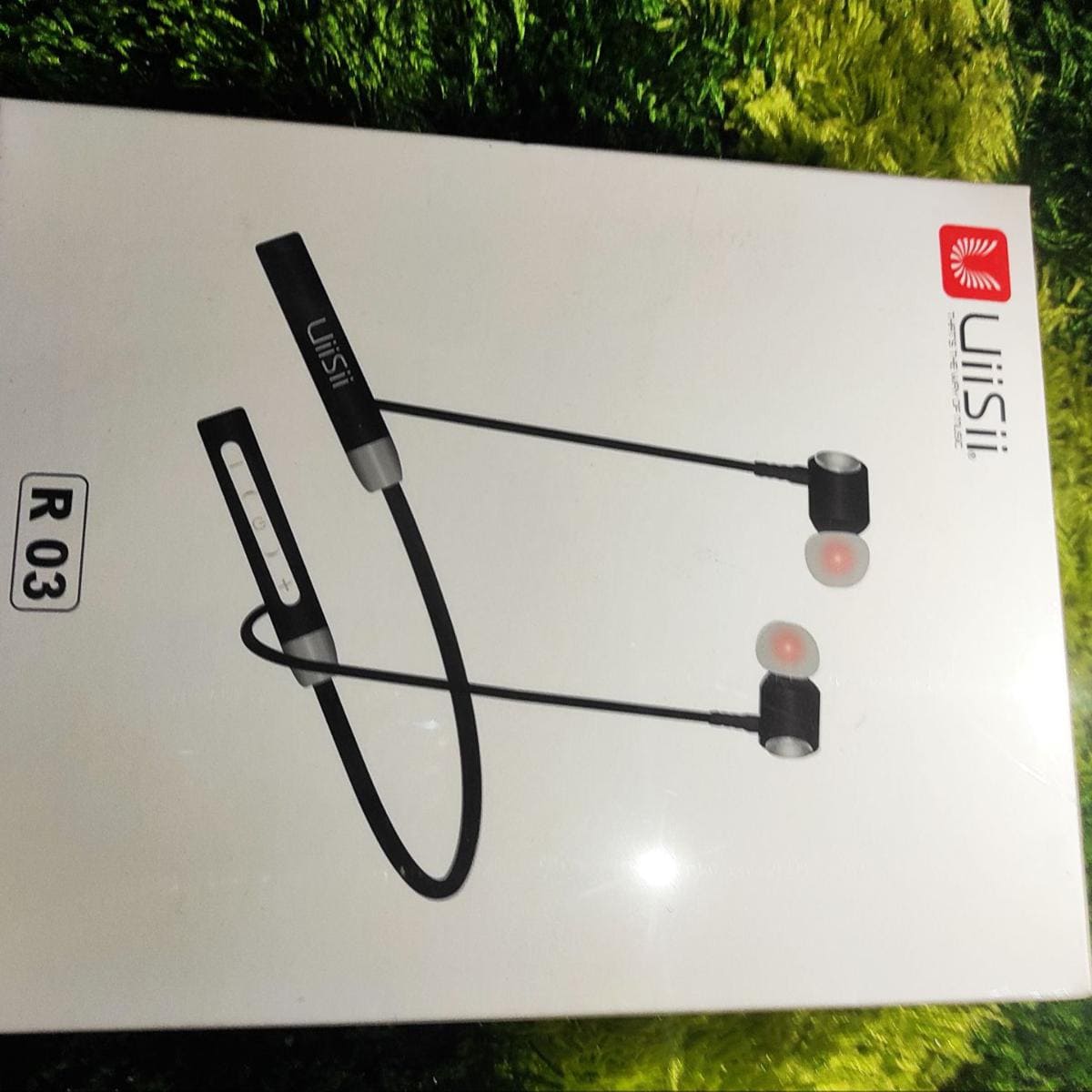 Uiisii R03 Wireless Bluetooth Neckband with Hybrid Heavy Bass